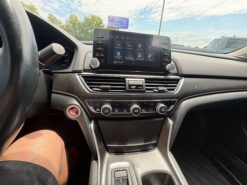Used 2020 Honda Accord Touring image 18