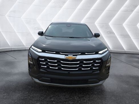 Used 2026 Chevrolet Equinox LT w/ Safety and Technology Package FWD image 2