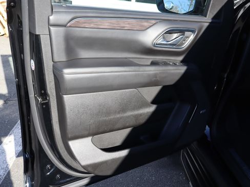 Used 2023 Chevrolet Suburban LT image 17