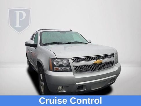 Used 2013 Chevrolet Avalanche LTZ image 2