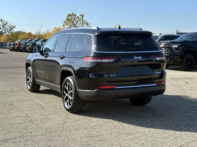 Used 2023 Jeep Grand Cherokee L Limited AWD/4WD image 3