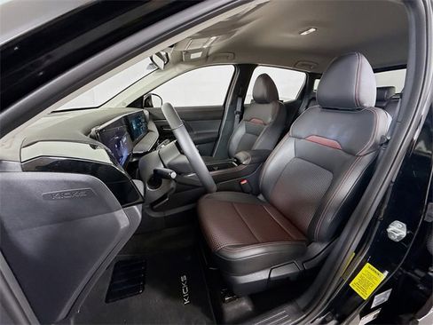 Certified 2025 Nissan Kicks SR image 5