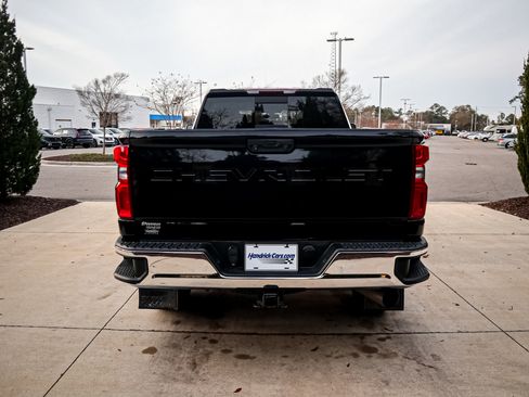 Used 2022 Chevrolet Silverado 2500 LTZ w/ LTZ Convenience Package image 9
