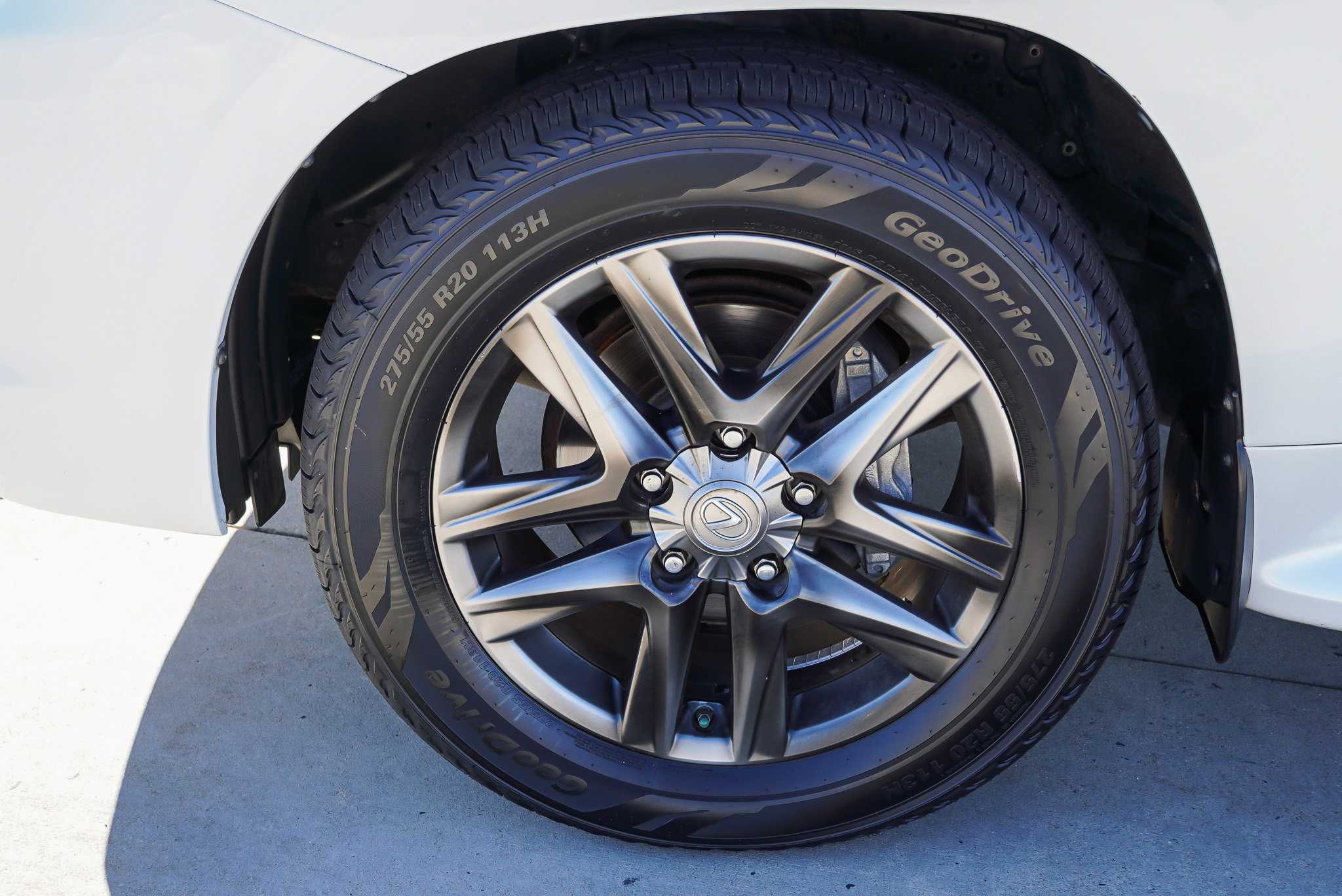 Used 2015 Lexus LX 570 4WD w/ Luxury Package image 17