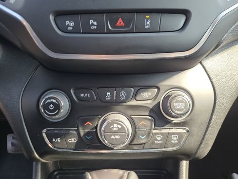 Used 2023 Jeep Cherokee Altitude Lux image 20