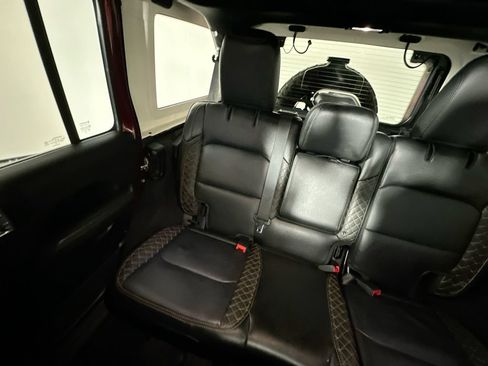 Used 2021 Jeep Wrangler Unlimited Sahara AWD/4WD image 12
