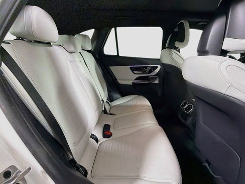 Used 2023 Mercedes-Benz GLC 300 4MATIC image 30