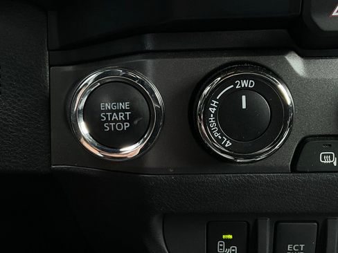 Used 2019 Toyota Tacoma TRD Sport w/ Technology Package image 25