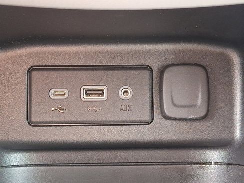 Used 2022 Chevrolet Equinox LS image 24