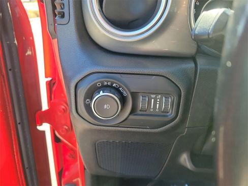 Used 2021 Jeep Wrangler Unlimited Sahara image 28