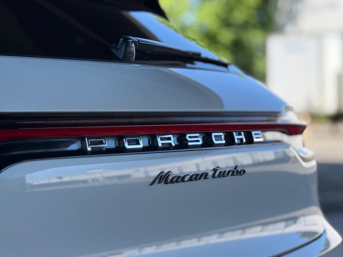 Used 2021 Porsche Macan Turbo AWD/4WD image 12