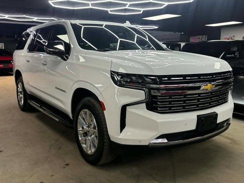 Used 2023 Chevrolet Suburban Premier image 3