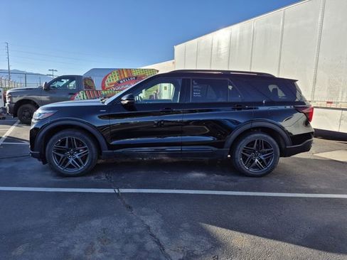 Used 2025 Ford Explorer ST-Line w/ ST-Line Street Pack AWD/4WD image 10