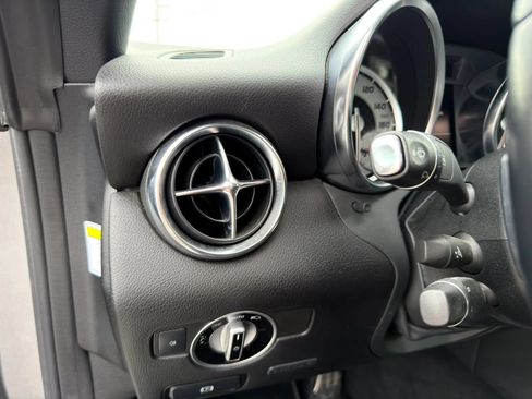 Used 2013 Mercedes-Benz SLK 250 image 35
