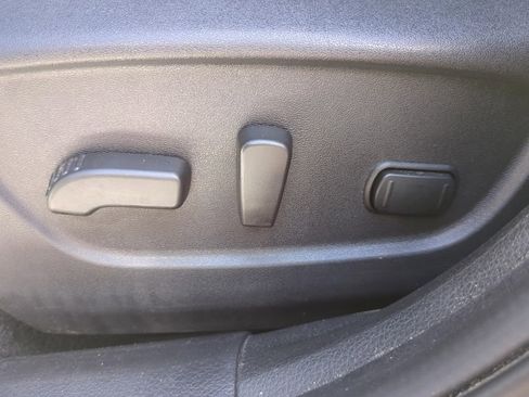 Used 2020 Nissan Rogue SV FWD image 16