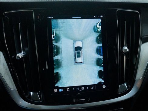 Used 2023 Volvo V60 B5 Cross Country Ultimate w/ Climate Package image 40