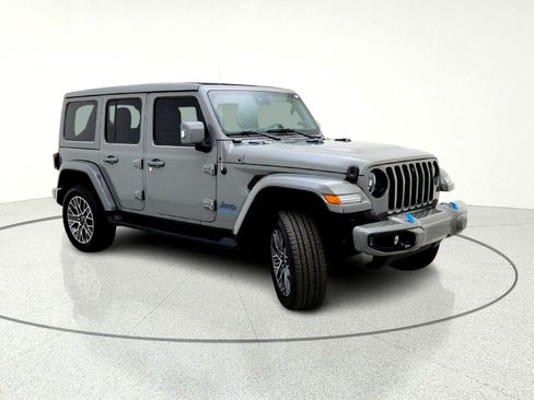 Used 2023 Jeep Wrangler Sahara image 5