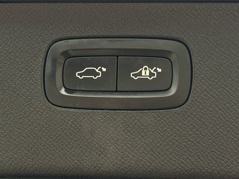 Used 2021 Volvo XC90 T5 Momentum w/ Climate Package FWD image 21