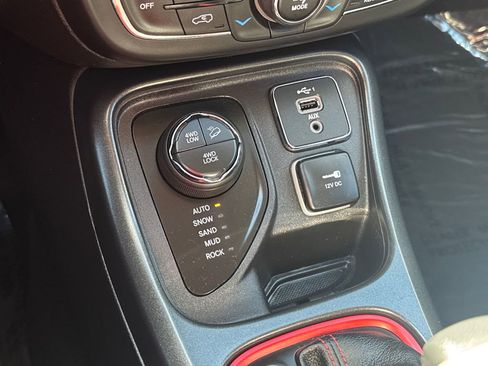 Used 2019 Jeep Compass Trailhawk AWD/4WD image 24