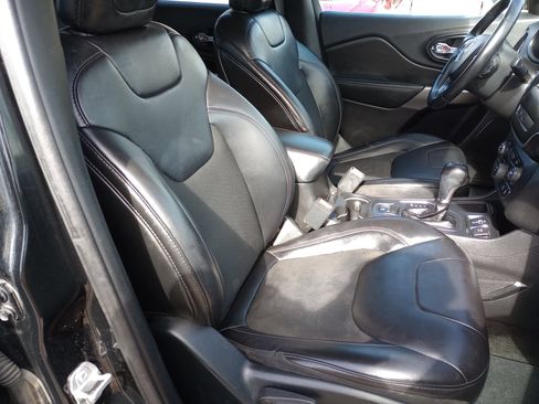 Used 2019 Jeep Cherokee Latitude Plus image 14