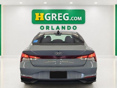 Used 2022 Hyundai Elantra SEL w/ Preferred Accessory Package FWD image 8