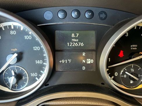 Used 2012 Mercedes-Benz GL 450 4MATIC image 25