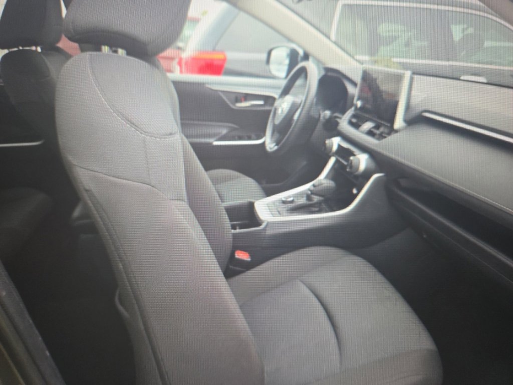 Used 2025 Toyota RAV4 XLE AWD/4WD image 12