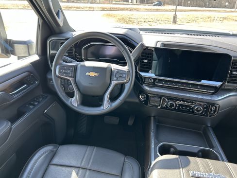 Used 2024 Chevrolet Silverado 3500 High Country w/ High Country Premium Package AWD/4WD image 6