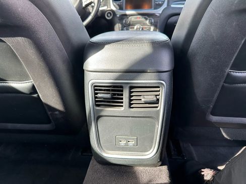 Used 2016 Chrysler 300 Limited image 22