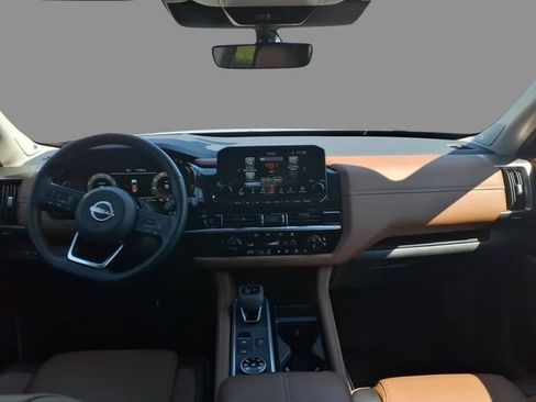 Certified 2025 Nissan Pathfinder Platinum w/ Cargo Package AWD/4WD image 15