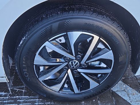 Certified 2024 Volkswagen Jetta S image 25