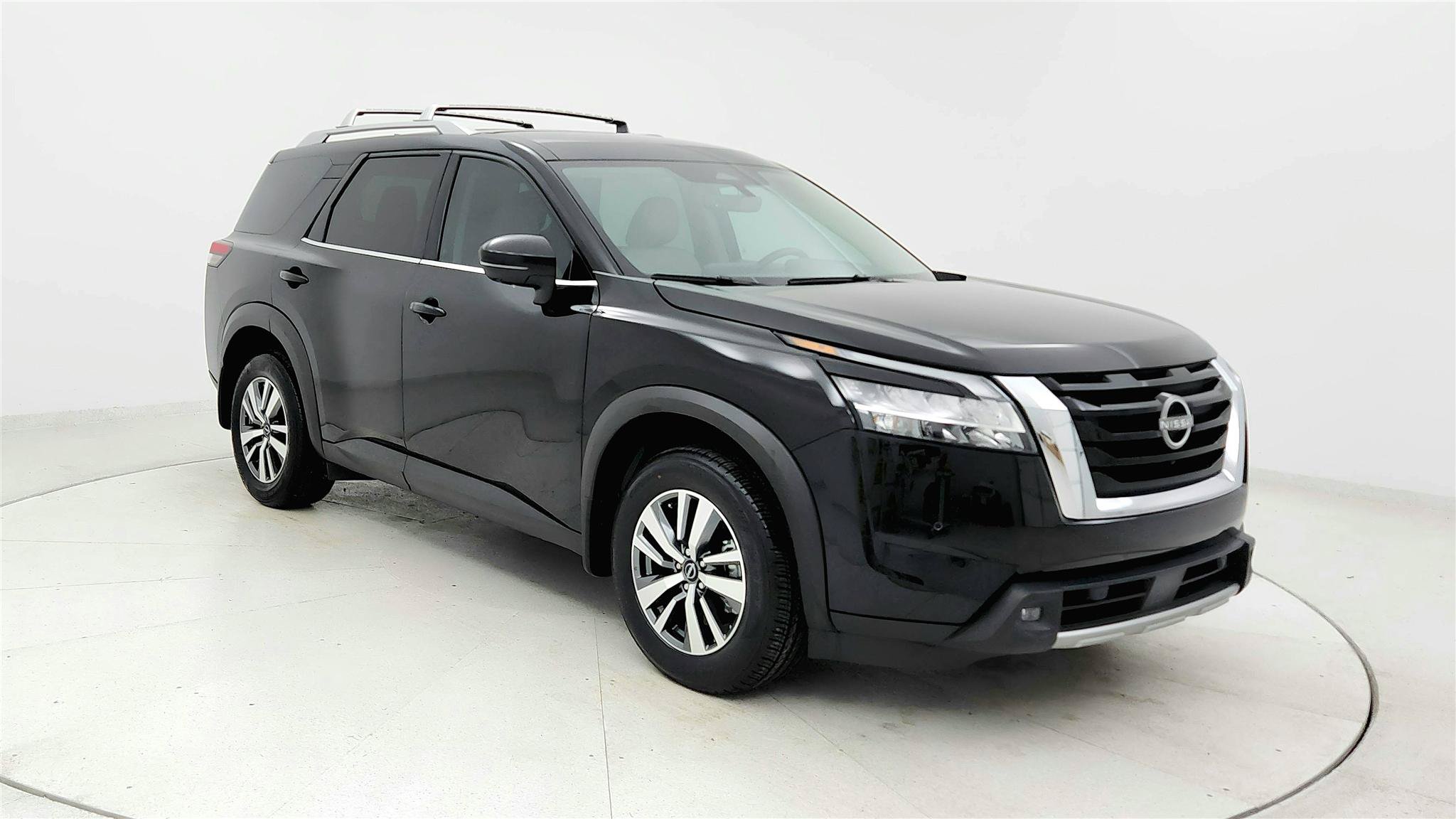 Used 2024 Nissan Pathfinder SL w/ Cargo Package FWD image 7