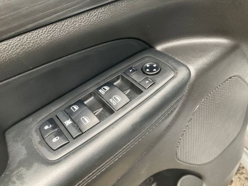 Used 2019 Jeep Grand Cherokee Altitude image 14