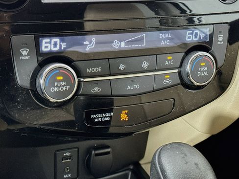 Used 2016 Nissan Rogue SL w/ SL Premium Package AWD/4WD image 16