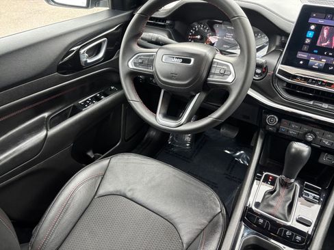 Used 2025 Jeep Compass Trailhawk image 30