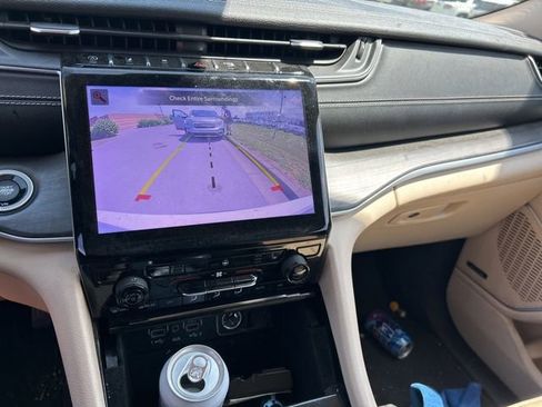 Used 2021 Jeep Grand Cherokee L Limited AWD/4WD image 9