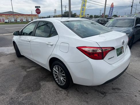 Used 2017 Toyota Corolla LE FWD image 5