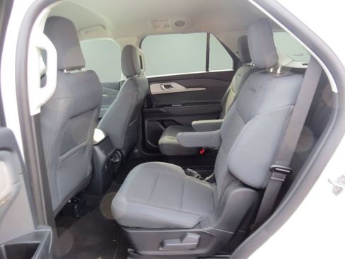 Used 2025 Ford Explorer Active RWD image 16