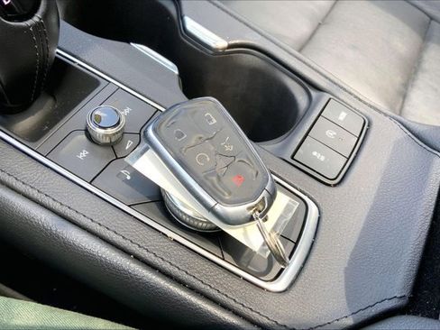Used 2019 Cadillac XT4 Premium Luxury AWD/4WD image 11