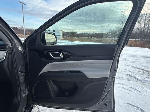Used 2022 Jeep Compass Limited image 17