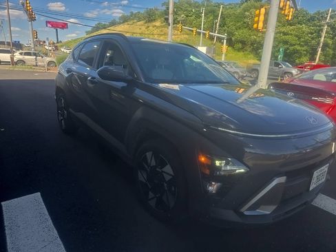 Used 2025 Hyundai Kona SEL FWD image 3
