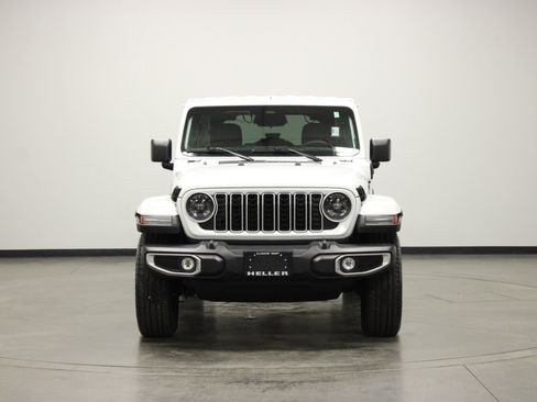 Used 2025 Jeep Wrangler Unlimited Sahara AWD/4WD image 3