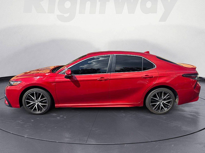 Used 2024 Toyota Camry SE FWD image 2