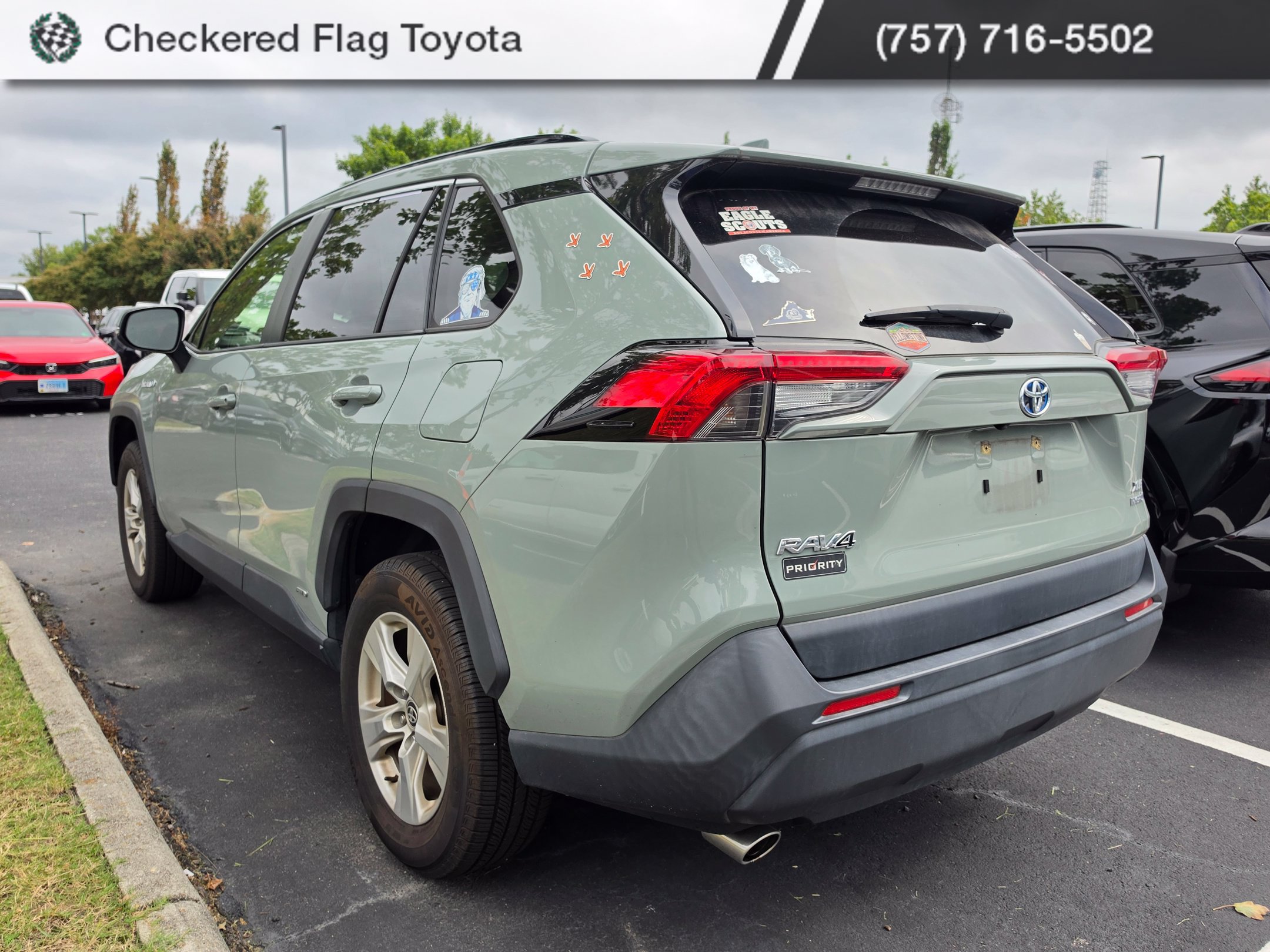 Used 2021 Toyota RAV4 XLE w/ Convenience Package AWD/4WD image 4