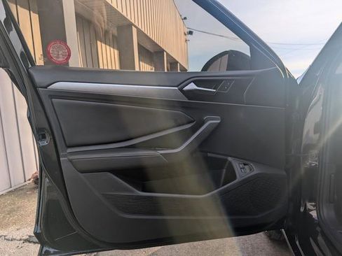 Used 2022 Volkswagen Jetta SE image 8