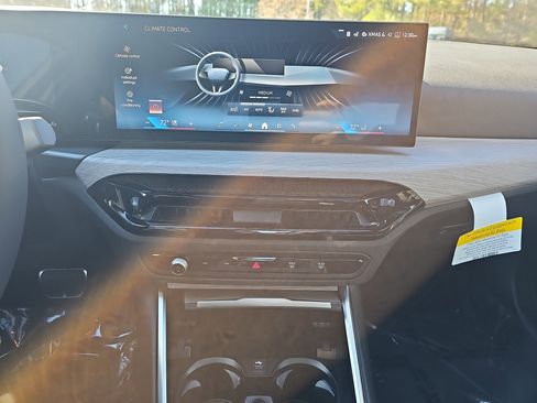 New 2026 BMW 330i Sedan w/ M Sport Package image 21