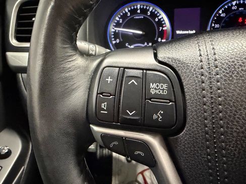 Used 2018 Toyota Highlander Limited Platinum w/ Protection Package #3 image 34