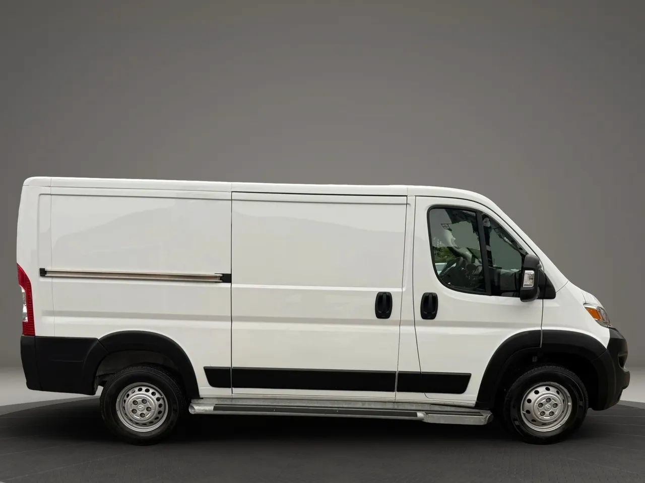 Used 2025 RAM ProMaster 2500 w/ U-Haul Equipment Group FWD image 4
