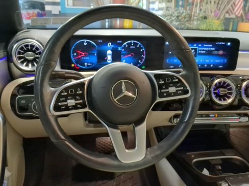 Used 2022 Mercedes-Benz CLA 250 4MATIC image 2