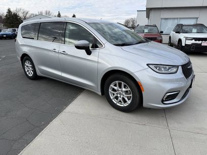 Used 2023 Chrysler Pacifica Touring-L